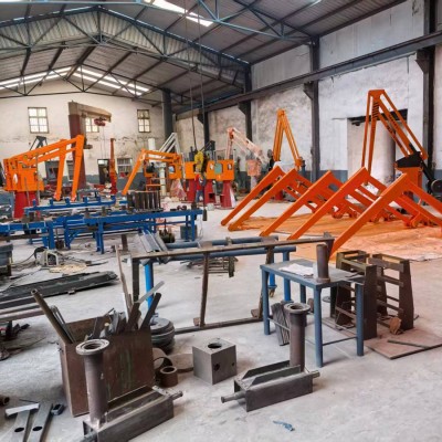 Foundry Manipulator: Working Process in the Workshop